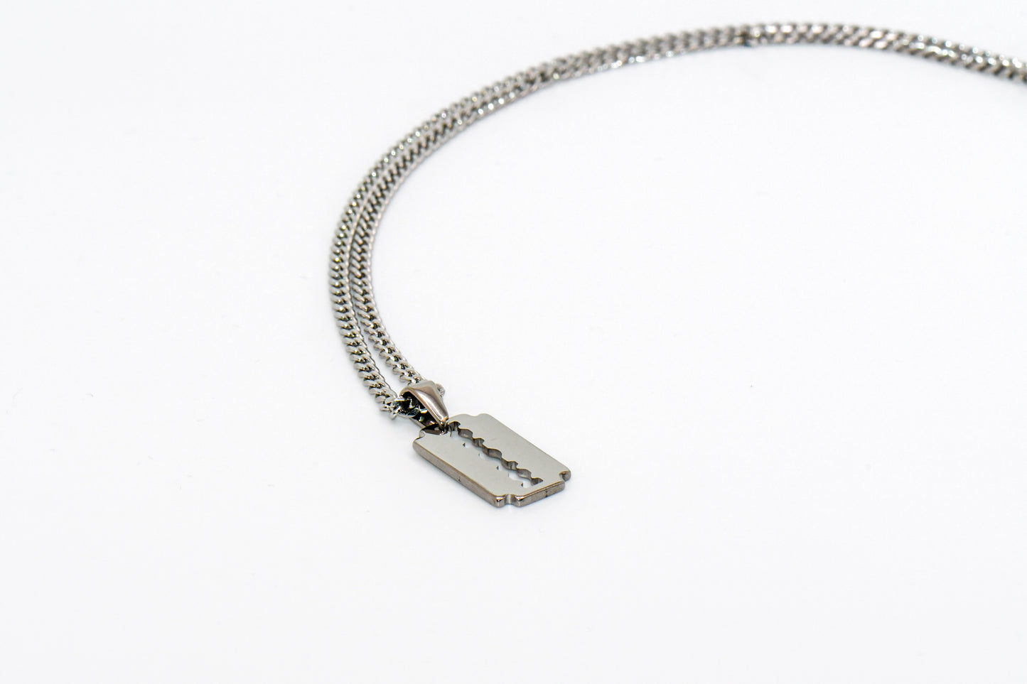 BLADE PENDANT NECKLACE