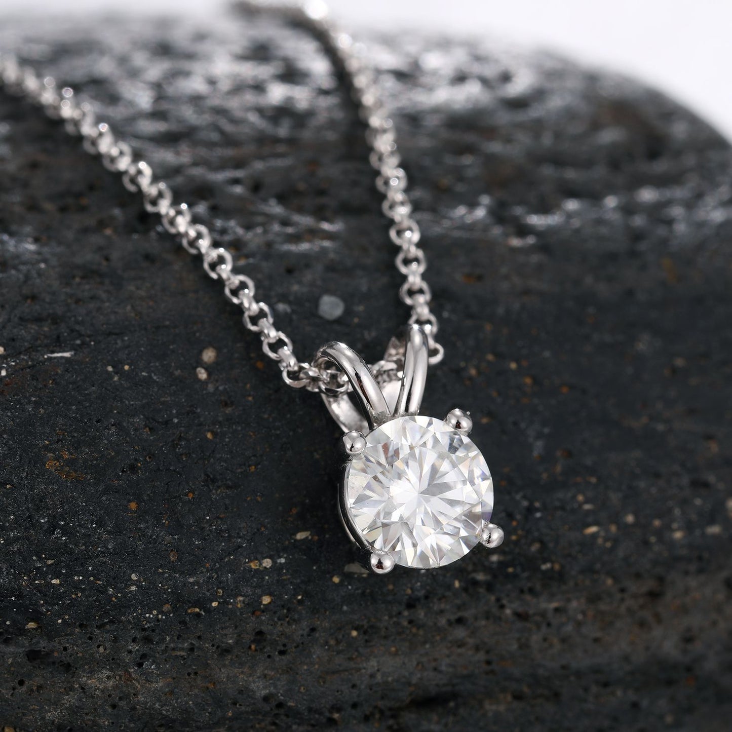 VVS DIAMOND SOLITAIRE PENDANT NECKLACE IN 925 STERLING SILVER