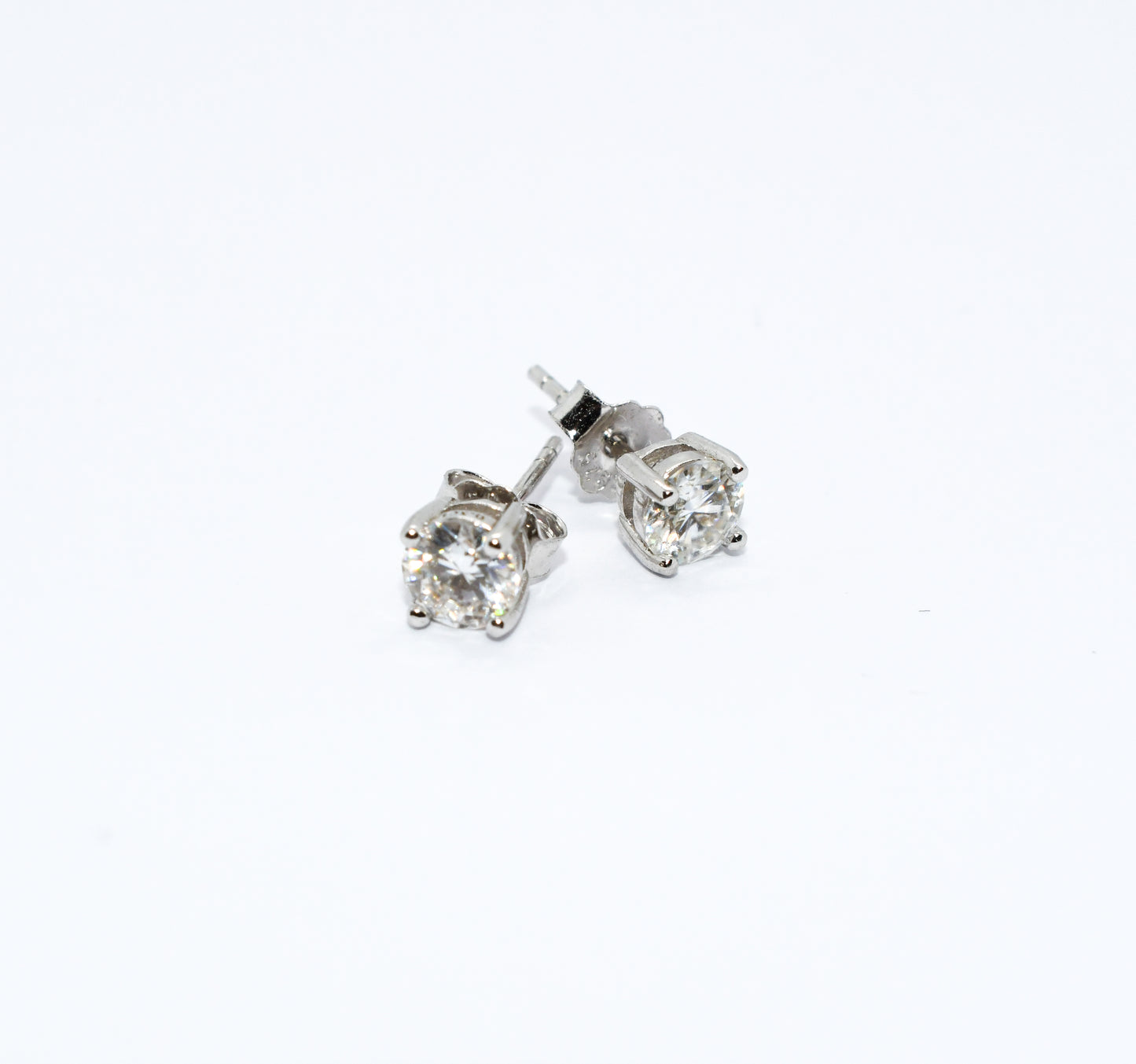 CLASSIC 4-PRONG STUD EARRINGS- 4MM